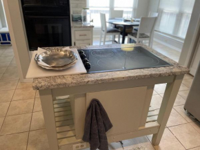 LUXURY! 3 Bedroom/2 Bath Near the Rim & La Cantera